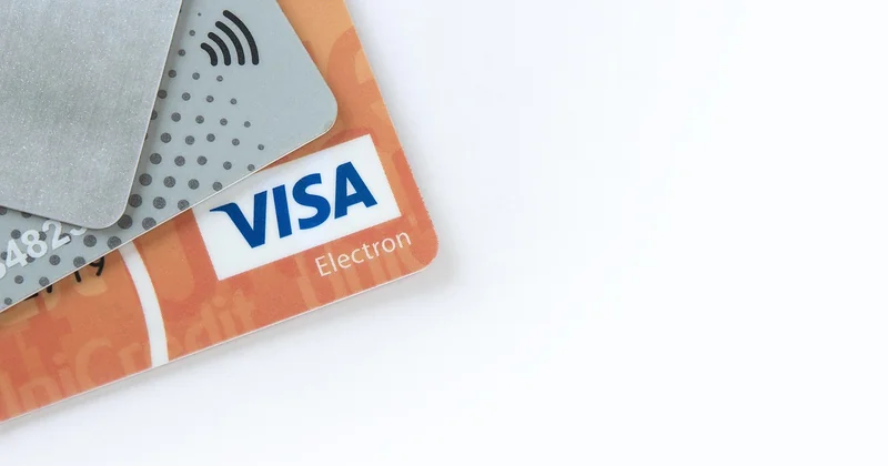 Assurance carte bancaire ou assurance dédiée : le piège des plafonds